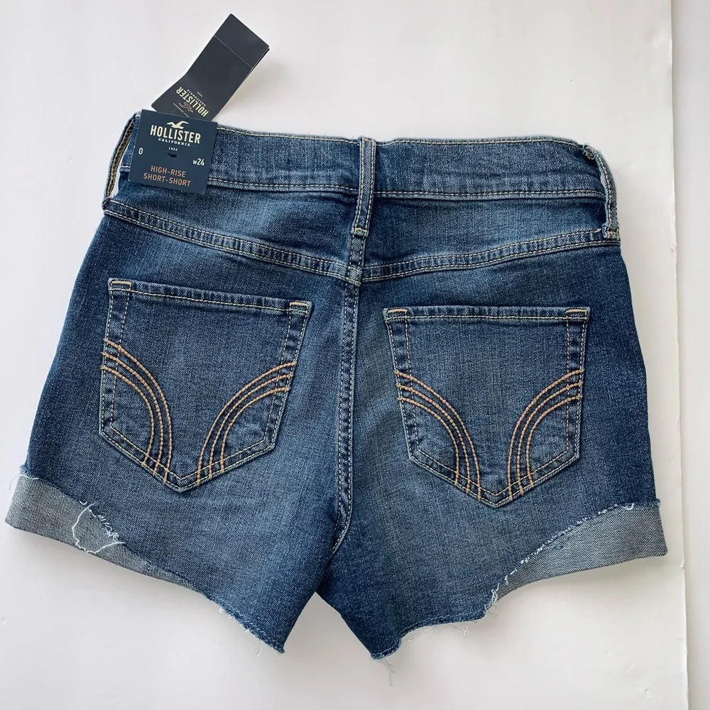 NEW WITH TAGS HOLLISTER High-Rise Short-Short Denim Shorts Raw Hem, Size…